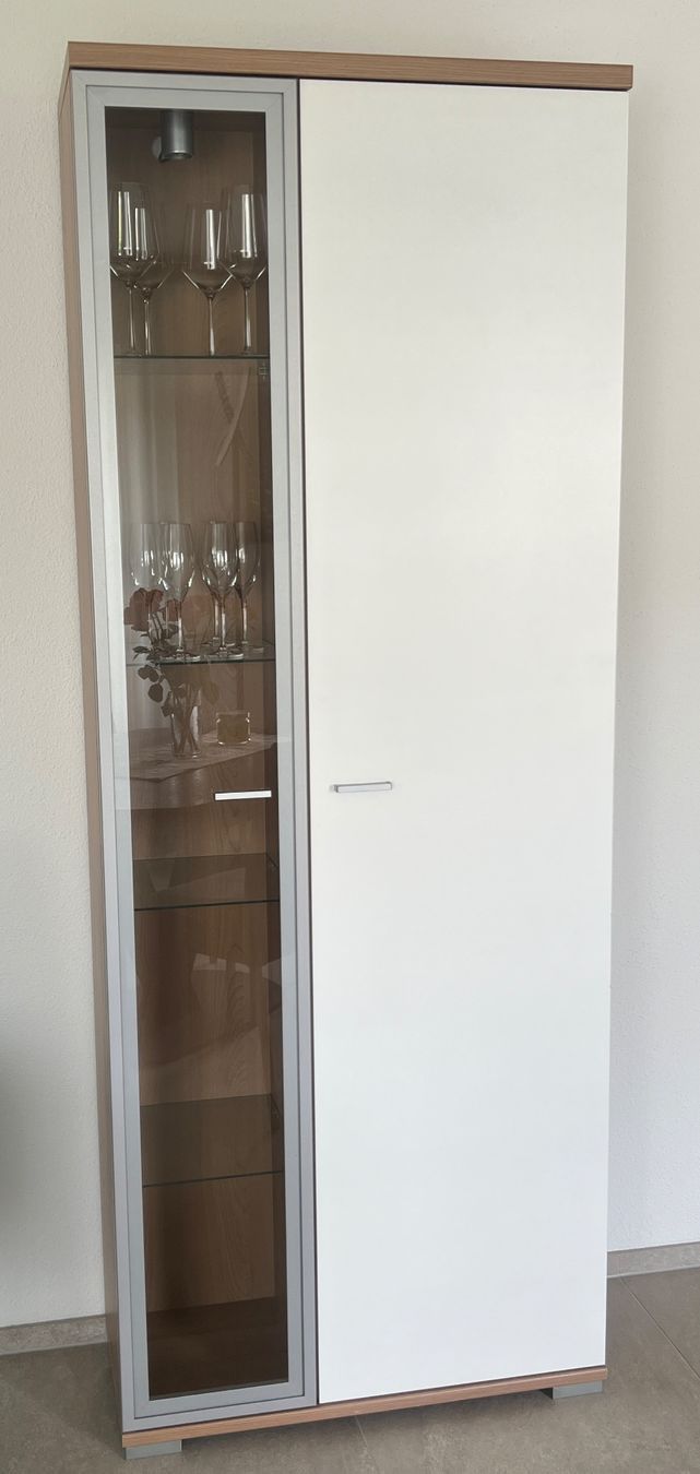 Vetrine: Wohnzimmerschrank (Geschirrschrank) mit Glasvitrine – Usato da Rothrist venduto da Digibobi