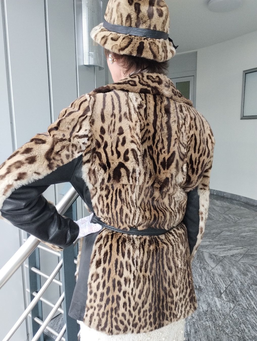 Giacche: Pelzmantel Pelzjacke Echtpelz – Usato da Zuzwil SG venduto da BeyondBelief_