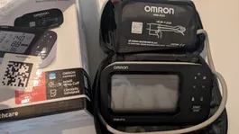 Blutdruckmessgerät Omron M7 Intelli IT AFib neuwertig