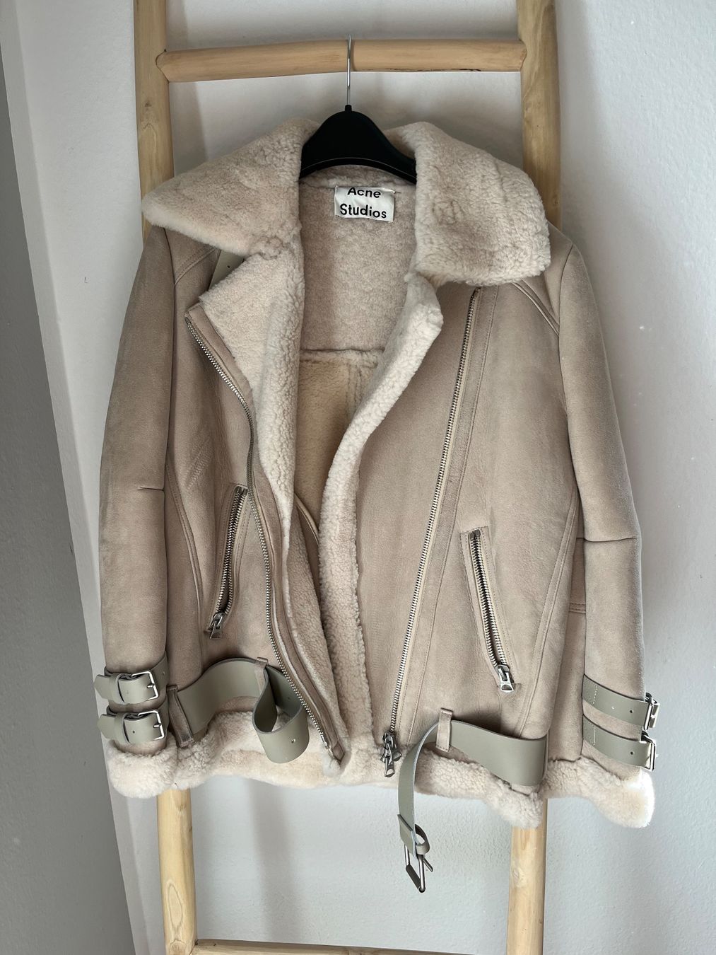 Acne Studios Jacken: Acne Studios Lammfelljacke – Gebraucht aus Winterthur von isl_n7sy