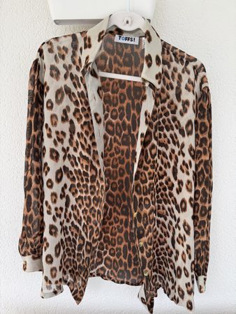 Leichte Sommerbluse mit Leo-Muster, Grösse 38/40 top!