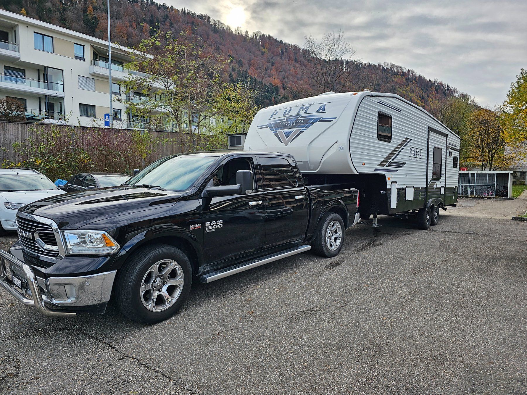 Veicoli da campeggio: 5th Wheeler Gespann – Usato da Luzern venduto da Jetfliegen