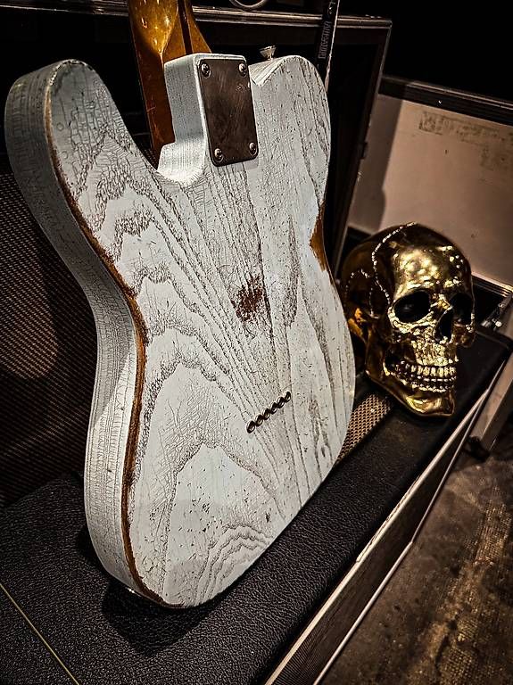 Strumenti musicali: Monkey Telecaster relic Daphne blue – Usato da Montreux venduto da Alligator-AMPS 4