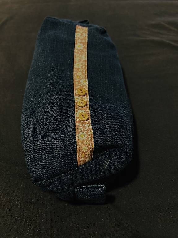 Astucci : Etui aus Jeansstoff – Usato da Aeschi b. Spiez venduto da kim_28q9