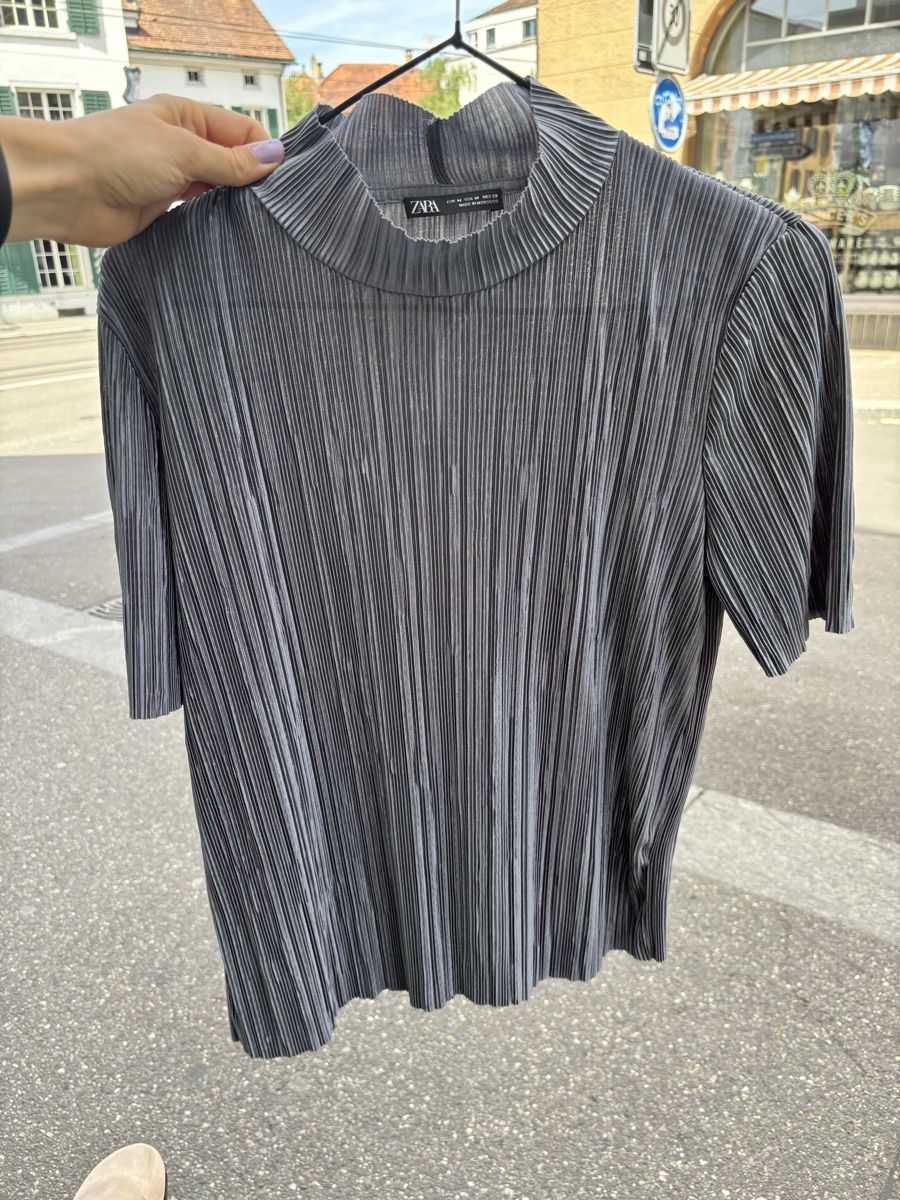 Zara T-shirt: ZARA Shirt Grau Gr M – Nuovo (secondo la descrizione) da Allenwinden venduto da clamel