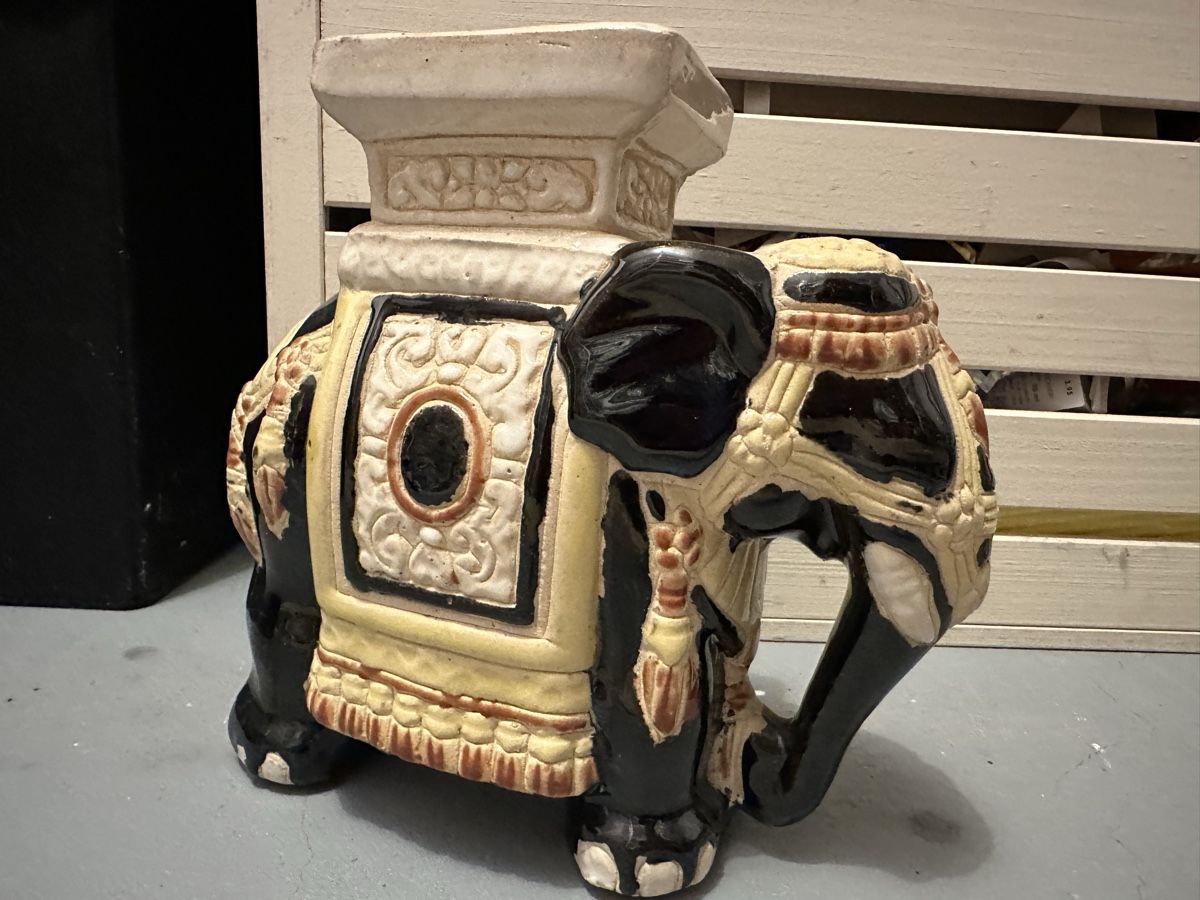Sculture & Statue: Indischer Elefant aus Keramik 19cm – Usato da Lupsingen venduto da New-Haven 1