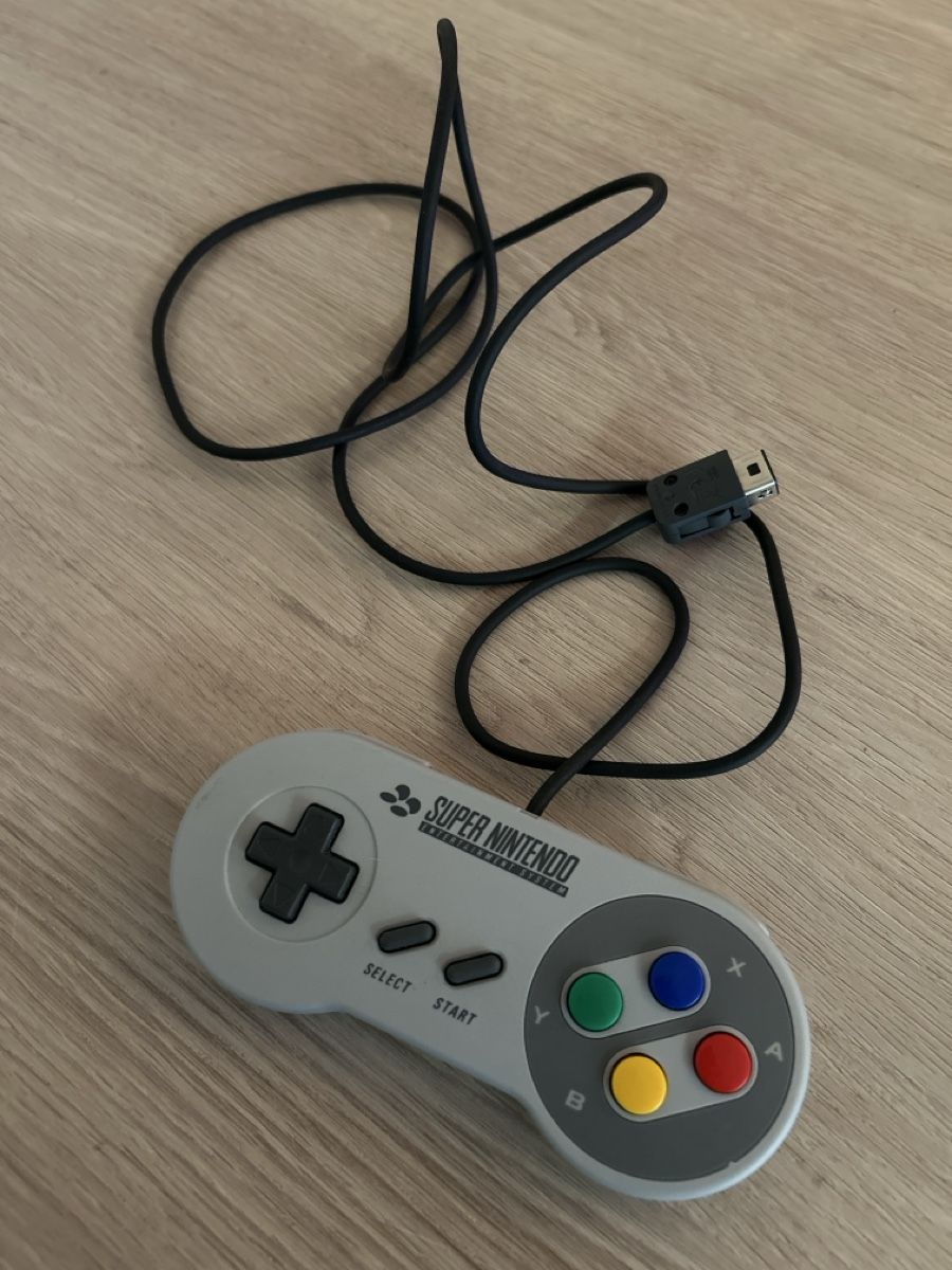 Nintendo Console: Original Super Nintendo Mini + 2 Controller – Usato da St. Gallen venduto da MoMaMu12 2