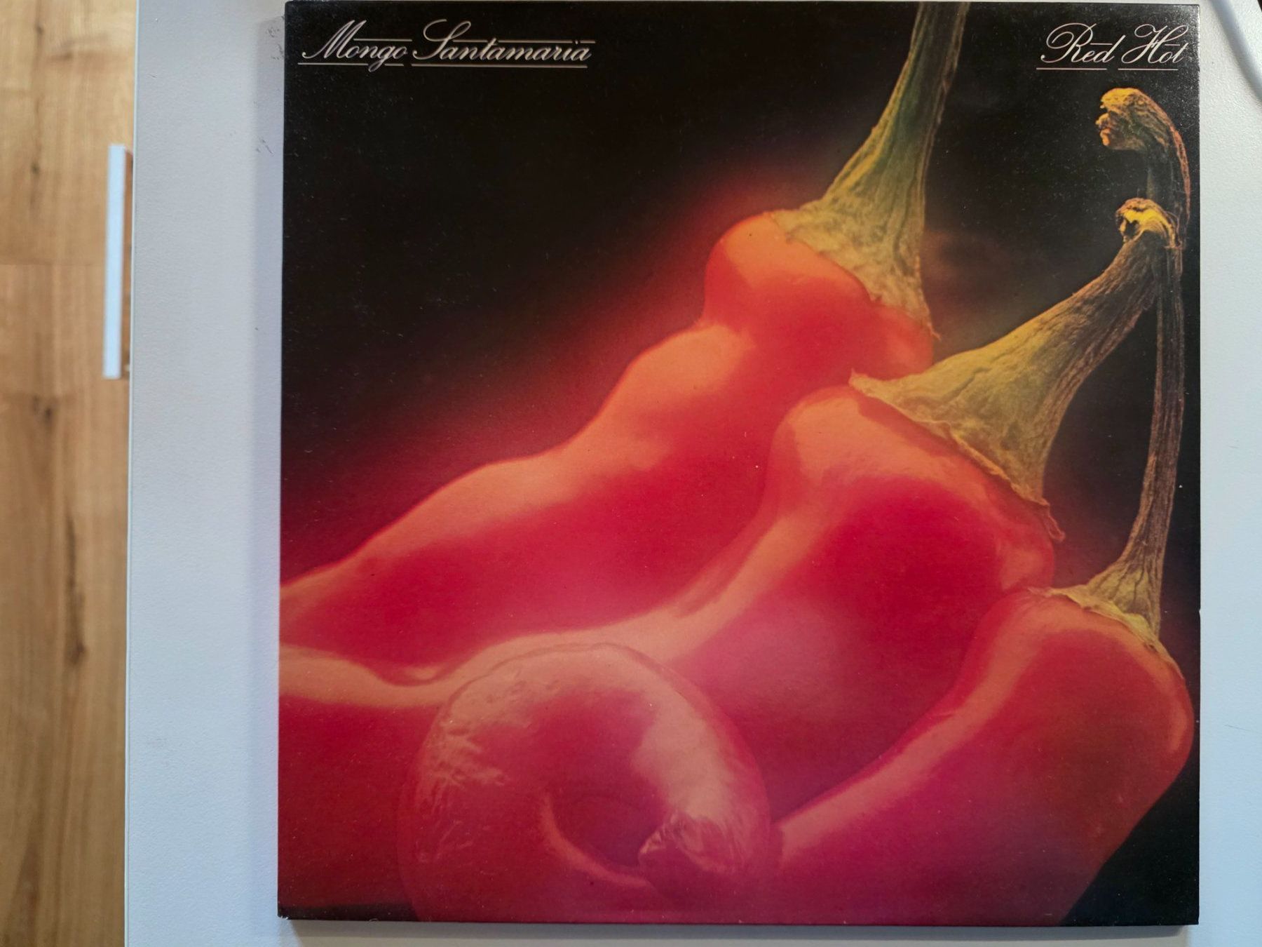 Dischi in vinile: LP : Mongo Santamaria - Red hot - 1979 - CBS 83340 – Usato da Walterswil BE venduto da Lonitti