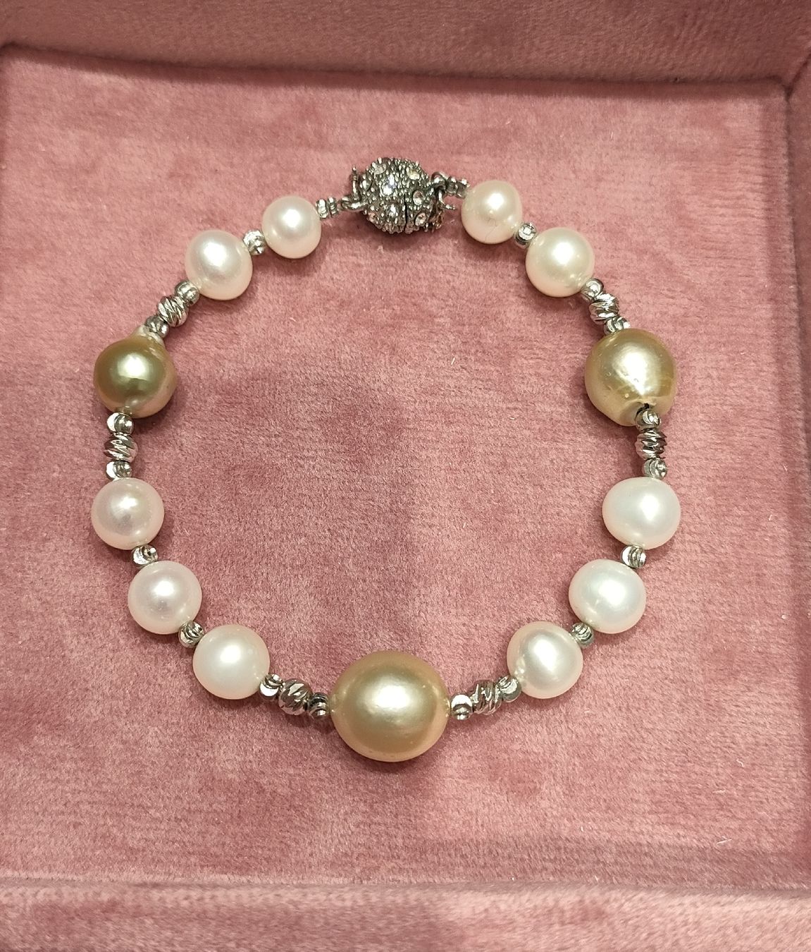 Bracciali & Braccialetti: Süsswasserperlen Armband mit Magnet – Nuovo (secondo la descrizione) da Bern venduto da Lidia.5 5