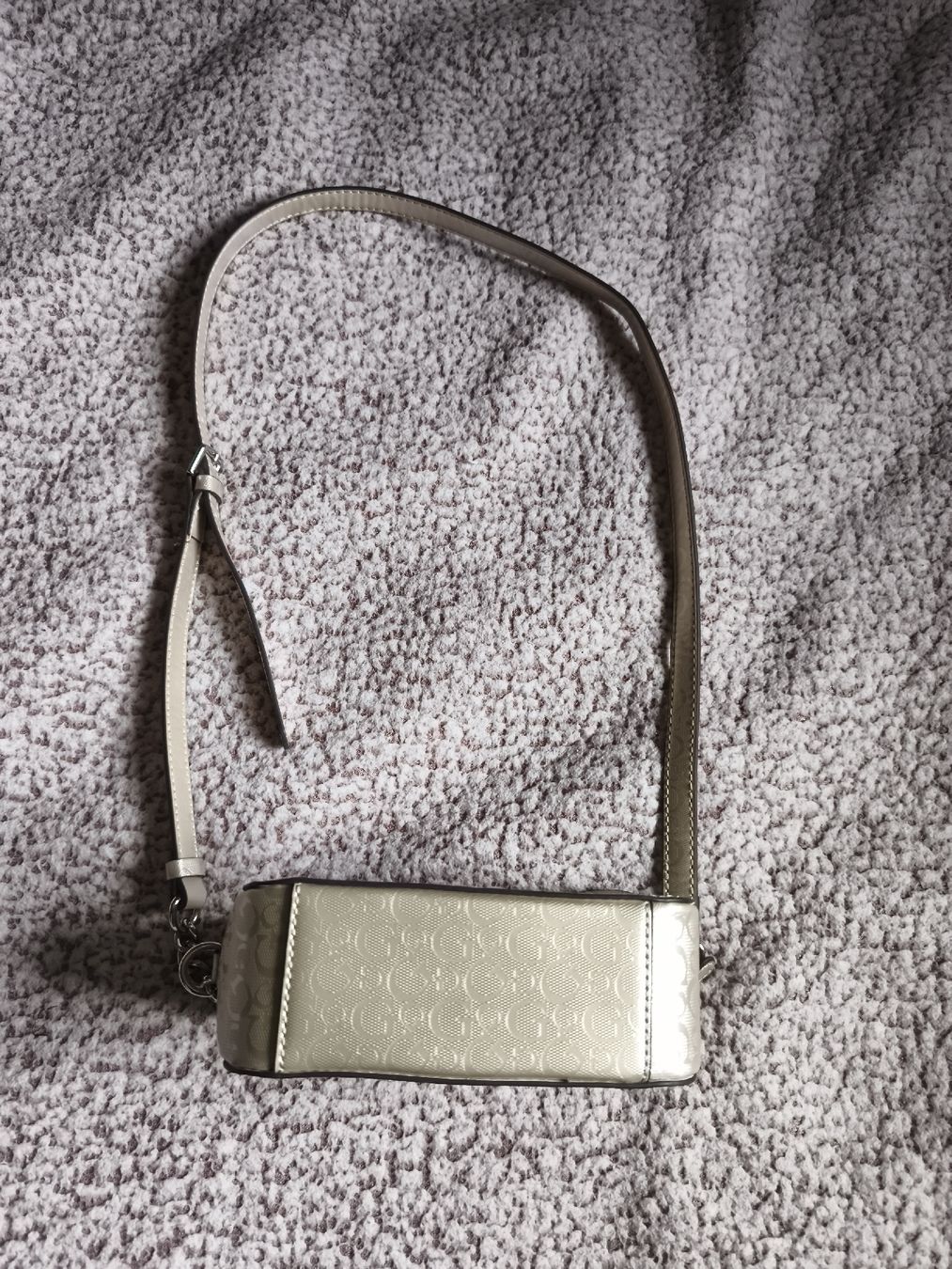 Borse da donna: Guess handbag monogram beige leather adjustable strap used – Nuovo (secondo la descrizione) da Merenschwand venduto da kri_rj6t 1