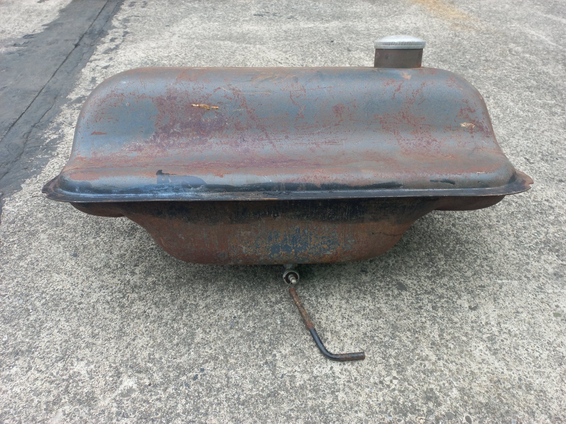 Accessori per altri veicoli: Oldtimer Benzintank mit Benzinhahn VW Käfer ca. ab 1950 – Usato da Dulliken venduto da Dullikenlerchclassic 1