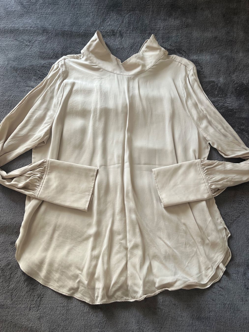 H&M Camicette: New  beautiful silk blouse H&M size M – Nuovo (secondo la descrizione) da Chêne-Bougeries venduto da Seetooyoo