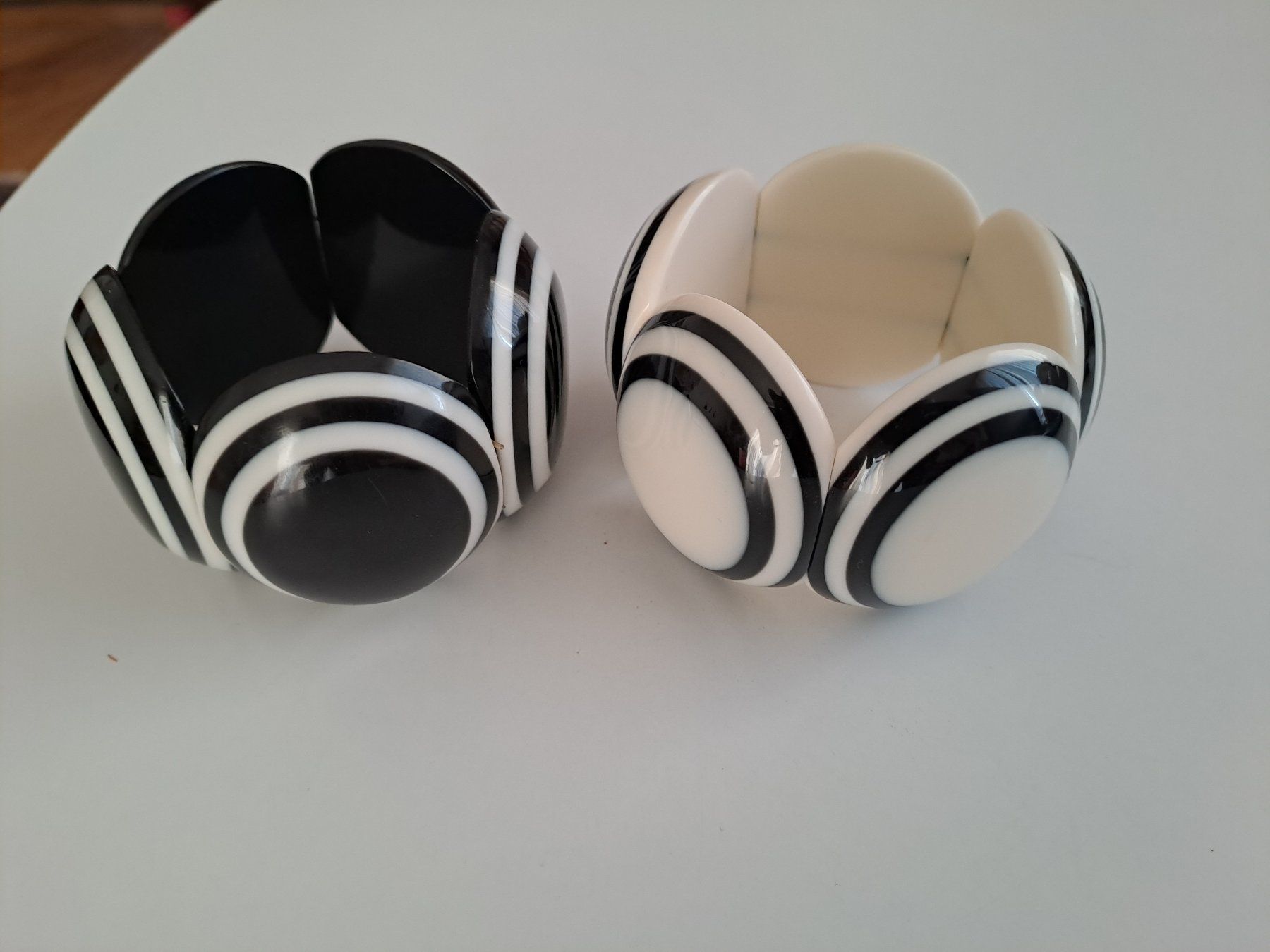 Bracciali & Braccialetti: 2 BRACELETS  BAKELITE NOIR-BLANC – Usato da LAUSANNE venduto da KWEW
