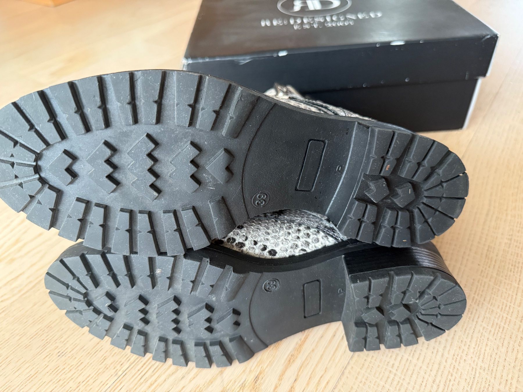 Scarpe da donna: Stiefeletten Ankel Boots Gr.39 – Usato da Wallisellen venduto da Rally68 3
