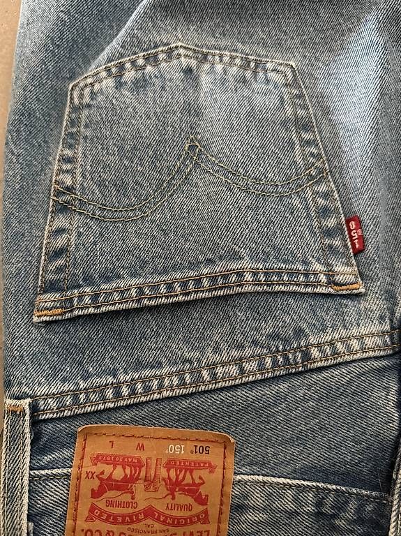 Jeans: Levi's Jeans blau 501 – Gebraucht aus Märstetten von sha_9p7c 3