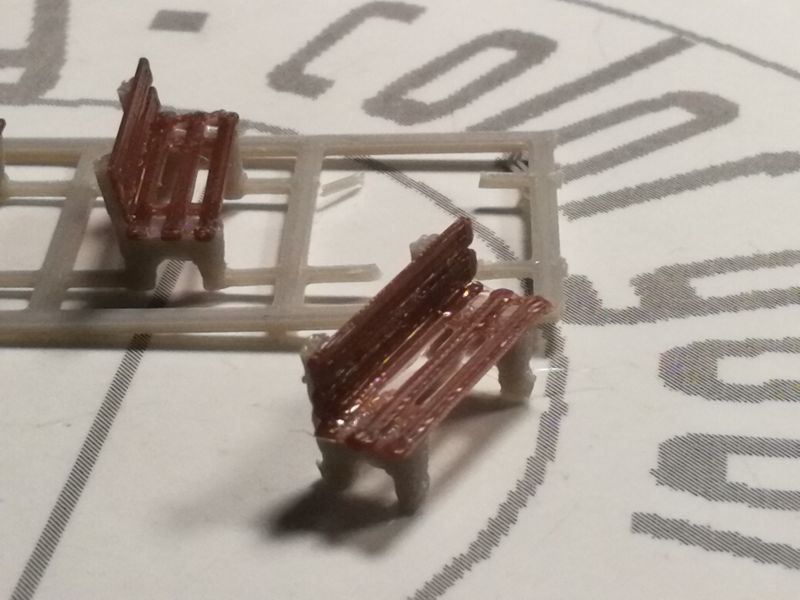 Modellini di ferrovie: 8 Parkbänke Spur N – Nuovo e nell'imballaggio originale da Luzern venduto da Salefactory 2