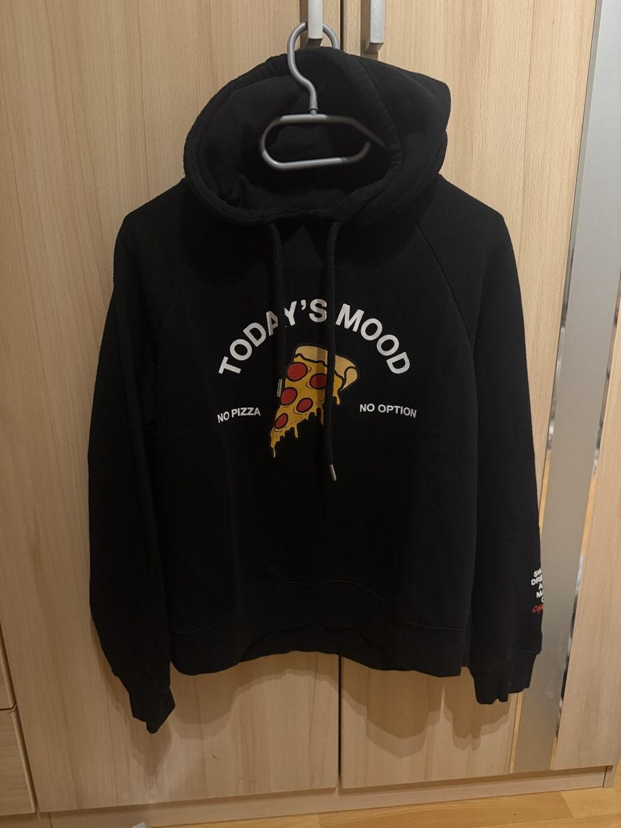 Pulls & Sweat-shirts: Sweat à capuche noir imprimé pizza taille S – D'occasion à Biel/Bienne par ant_h25x