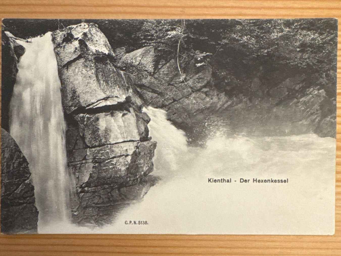 Cartoline postali: Antike Ansichtskarte SCHWEIZ, Kienthal, Der Hexenkessel – Nuovo (secondo la descrizione) da Zürich venduto da Tarafo5