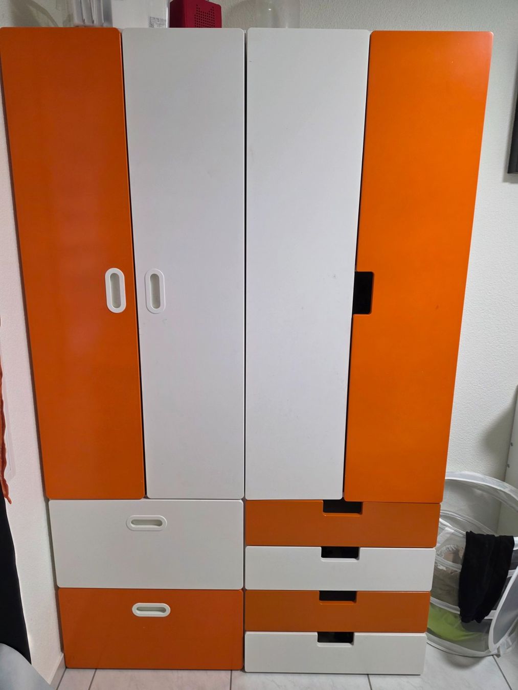 Ikea Armadi: Kleiderschrank orange weiss mit Schubladen – Usato da Zürich venduto da Secondhand_Oerlikon