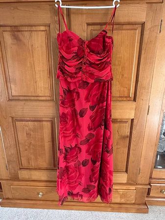 Ball- bzw. Cockteilkleid mit Stola Grösse 44