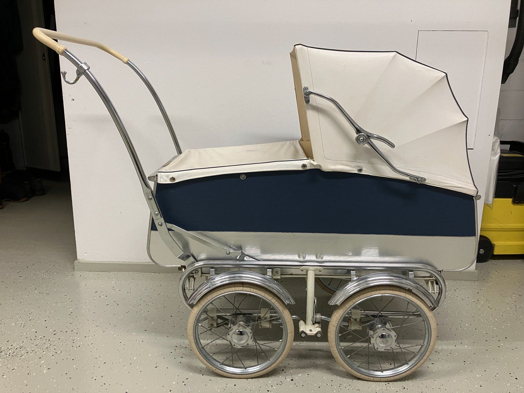 Wisa Gloria Carrozzine: Kinderwagen antik Wisa Gloria – Usato da Lenk im Simmental venduto da Jrg7410