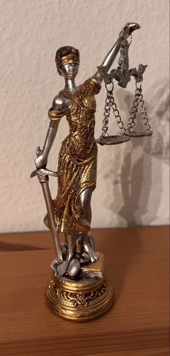 Statuette: GERECHTIGKEITS GÖTTIN FIGUR – Nuovo (secondo la descrizione) da Arlesheim venduto da MR_M_B