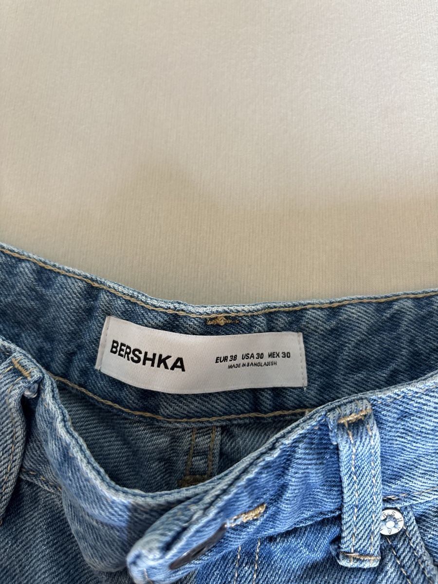 Bershka Jeans: Bershka Shorts loose fit – Gebraucht aus Nottwil von jon_wg27 1