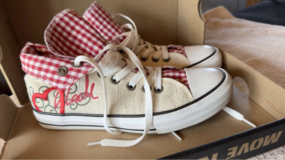 Krüger Scarpe da donna: Krüger Sneaker Dirndl Gr. 39 – Nuovo (secondo la descrizione) da Dierikon venduto da lea_8f72 2