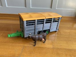 Bruder Viehtransporter mit Kuh