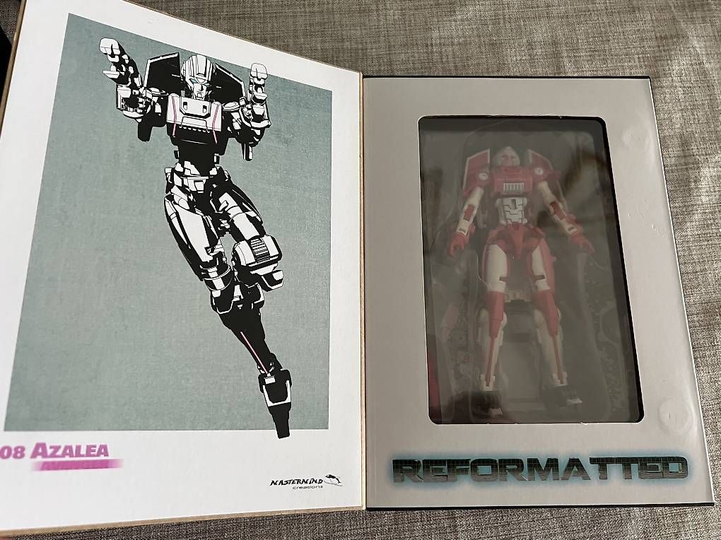 Giocattoli: Transformers MMC R08 Azalea Arcee Transformer Toy – Usato da Neuchatel venduto da Pancrazi 2