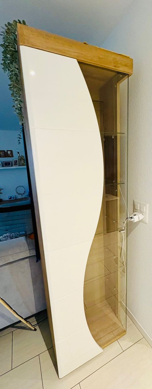Vetrine: Moderne Vitrine mit Glastablaren und Beleuchtung – Usato da Adlikon b.Regensdf venduto da Rosi_80 1