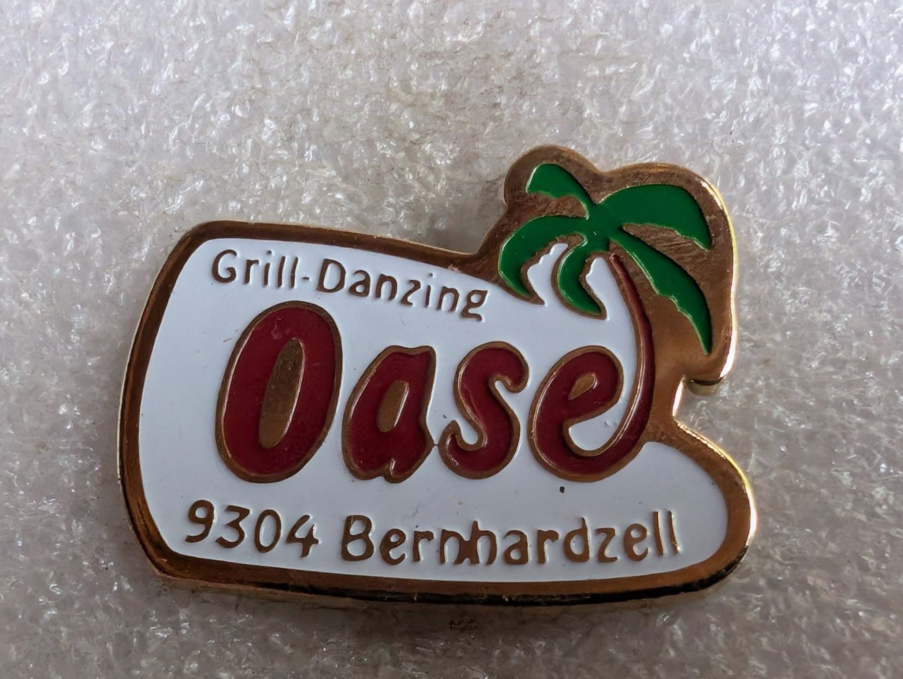 Plaketten & Abzeichen: Ansteckpin 222: Oase – Gebraucht aus Oppligen von Pin-Fall-Shop