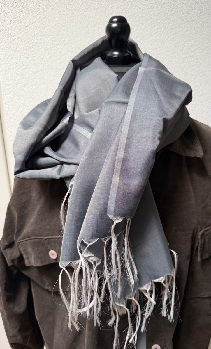 Foulards, Tücher & Schals: Schal grau mit Fransen, Neu – Neu und originalverpackt aus Wettswil von Elsol