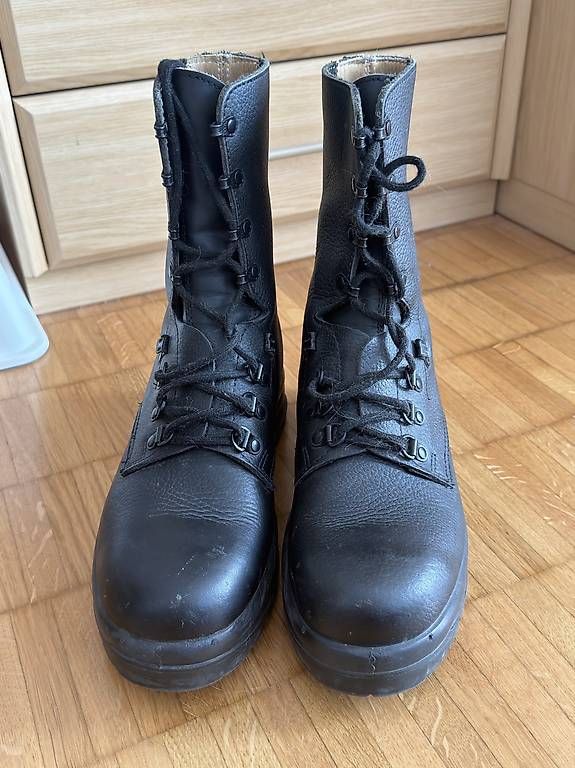 Minerva Scarpe da uomo: Scarponi militari minerva – Usato da Gnosca venduto da Fiore89