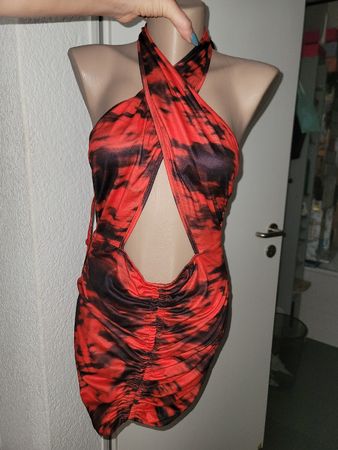 Kleid rotschwarz, bauchfrei, neckline dress, halloween queen