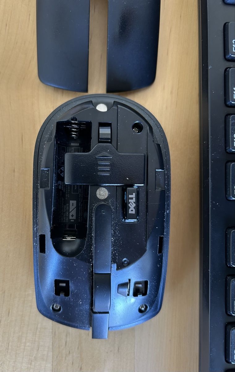 Dell Tastiere: Dell Qwerty Wireless Keyboard and Mouse – Usato da Zürich venduto da Sophie0569 3