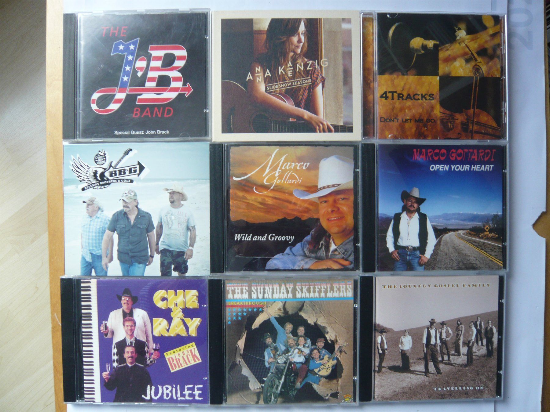 CD: 9 CD Sammlung Schweizer Country gemäss Foto – Usato da Winterthur venduto da Cajun