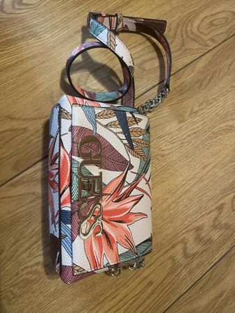 Guess Tasche, Sommer Design, Blumenmuster 🌺🌼🌸