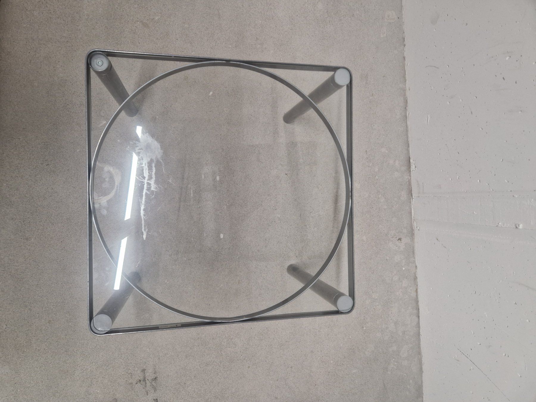 Ikea Tavoli: Glas Tischli / Beistelltisch mit Metall Gestell – Usato da Zürich venduto da cor_kj9l