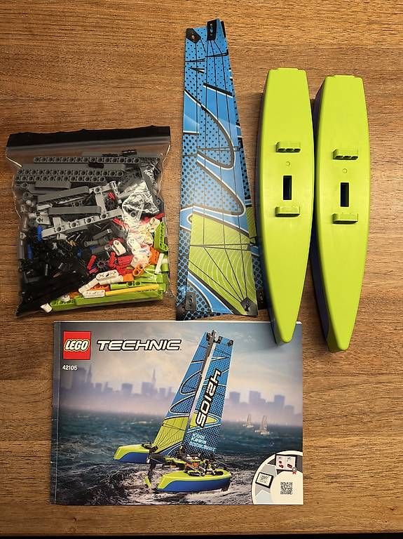 Lego Kit di costruzioni: Lego Technic 42105 Katamaran – Usato da Rothrist venduto da fiore09