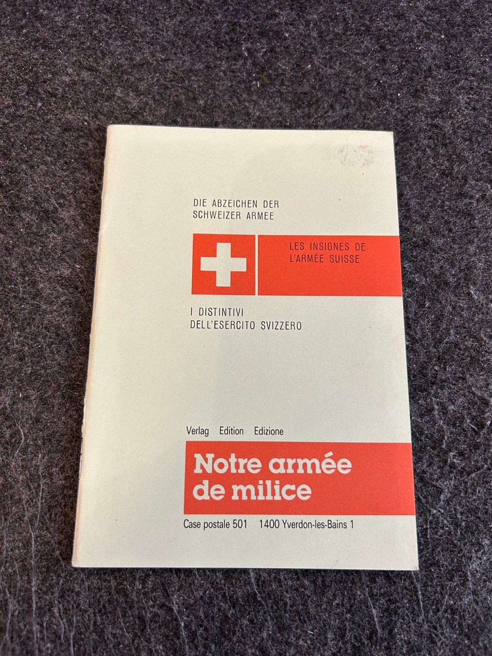 Schweizer Armee Uniformi: Broschüre Die Abzeichen der Schweizer Armee – Usato da Berikon venduto da DGC-1995