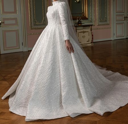 Massgeschneidertes Brautkleid mit Schleier, wie neu!