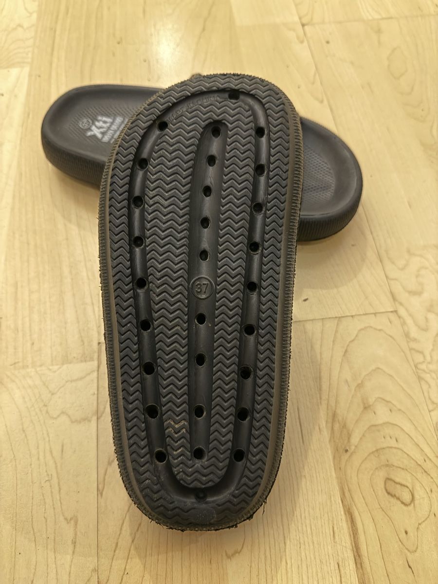 Chaussures hommes: Badelatschen / Badeschuhe Schwarz Gr. 37 – D'occasion à Uster par pas_ytj2 1