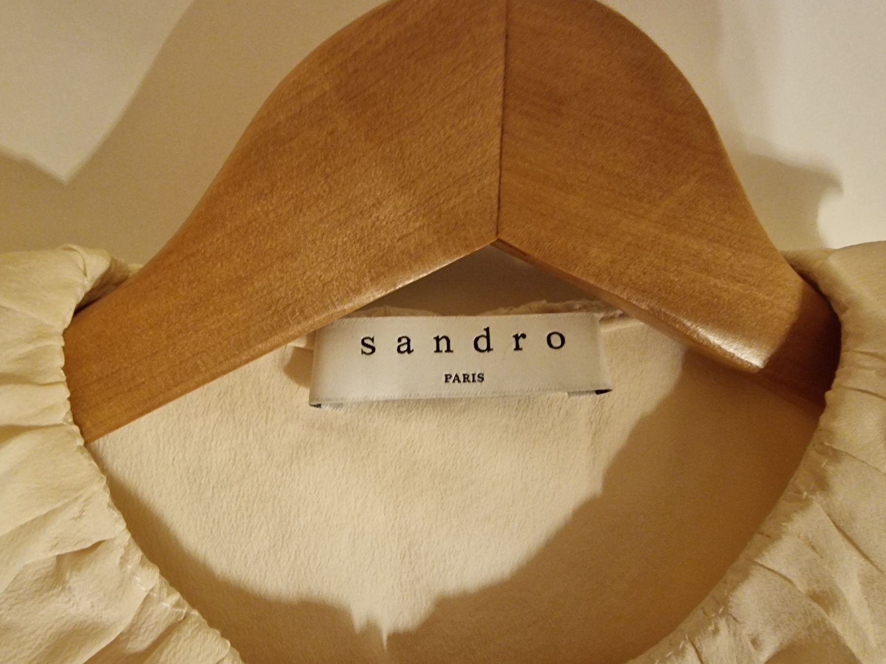 Blusen: Sandro Paris Bluse mit Rüschen – Creme / Ecru – Gebraucht aus Zollikerberg von Josan 1