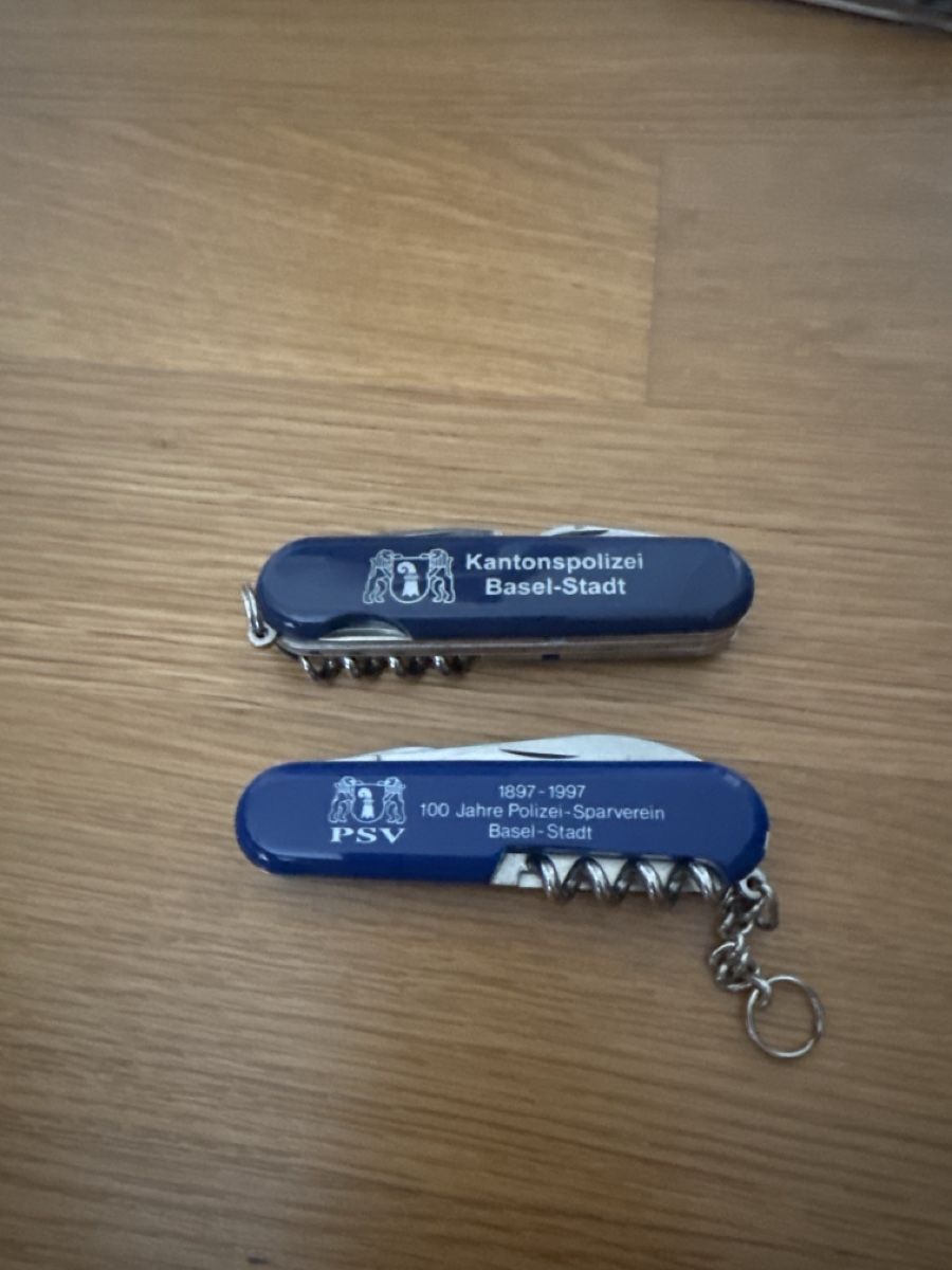 Victorinox Taschenmesser: Sackmesser Victorinox Blau – Gebraucht aus Basel von Tizi.L