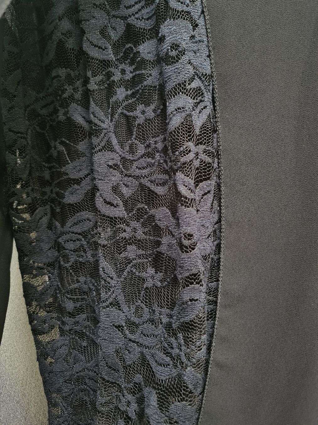 Tops: Schwarzes elegantes Top mit Spitze Gr. M – Gebraucht aus Ebikon von Songbird85 5
