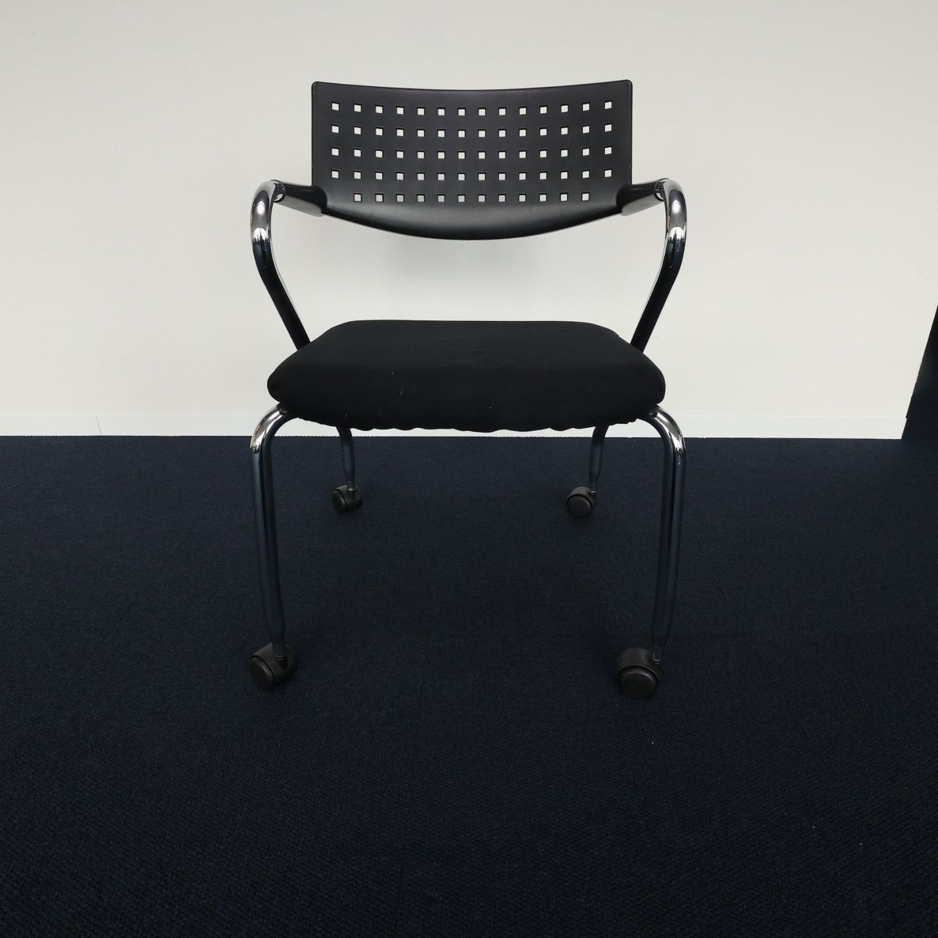 Vitra Sedie: Vitra Vis a Roll mit schwarzer Sitzfläche – Usato da Zürich venduto da Zapro 3