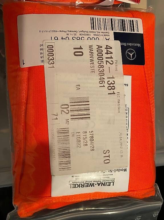 Gilets & Westen: Mercedes Warnweste  – Gebraucht aus Walchwil von AlonsoXXX 1