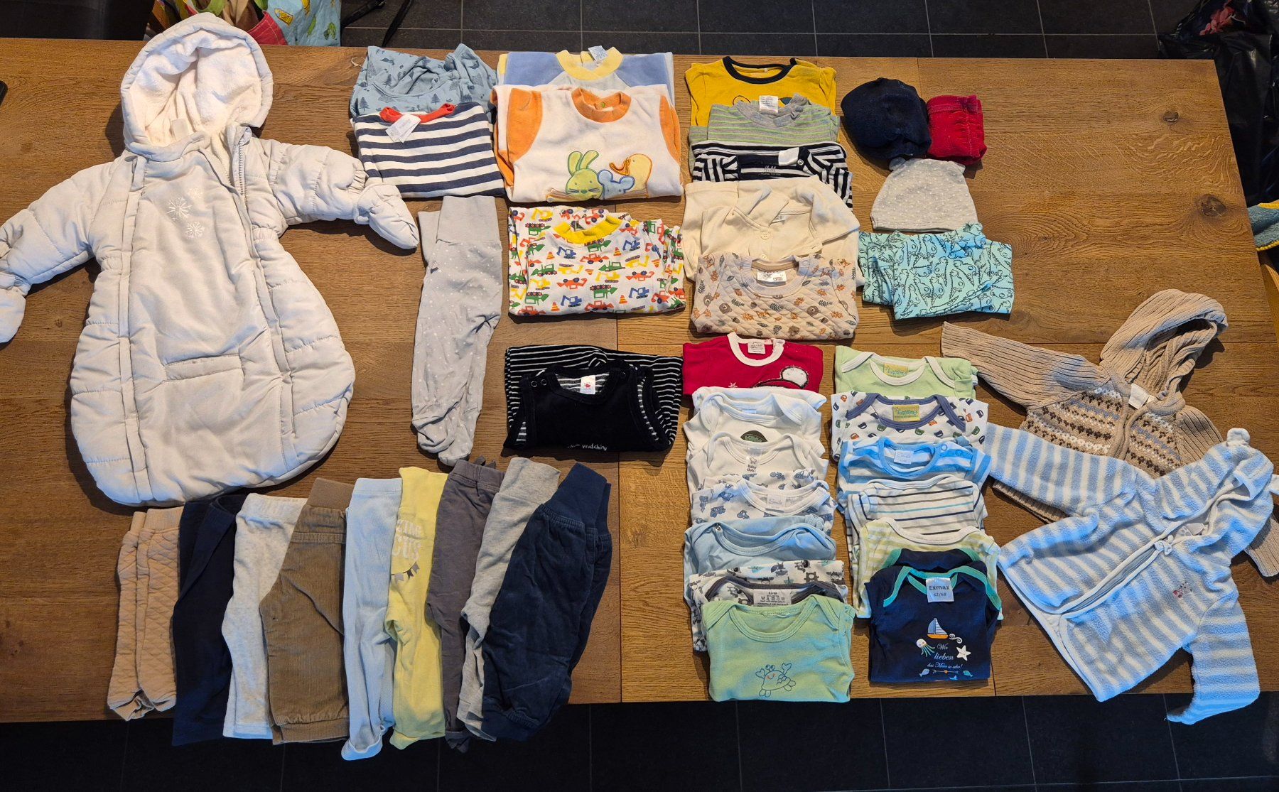 Kleiderpakete & -sets: Kleider Paket 1, 43 Teile, Winter, Grösse 62 – Gebraucht aus Menzingen von bostit69