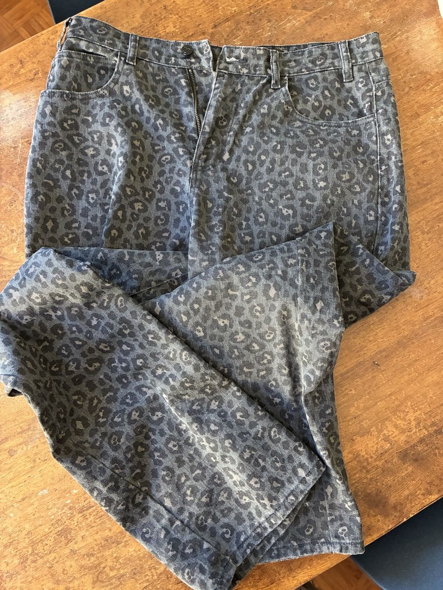 Pantaloni: Leopard Hosen Grosse 34 wie neu – Nuovo (secondo la descrizione) da Giubiasco venduto da eti_55yn 1